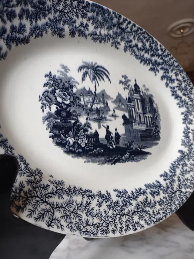 Fuente Cerámica La Cartuja Azul y Blanca