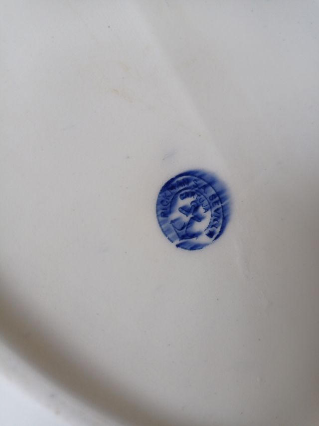 Fuente Cerámica La Cartuja Azul y Blanca