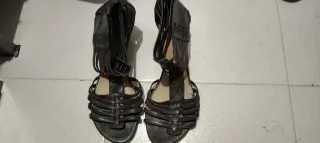 Sandalias de verano negras y grises