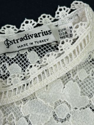 Blusa Stradivarius encaje M