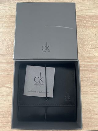 Pulsera Calvin Klein Negra y Plateada