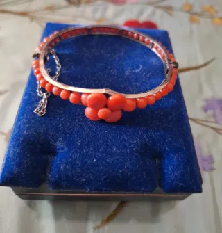 Pulsera Oro y Coral Natural
