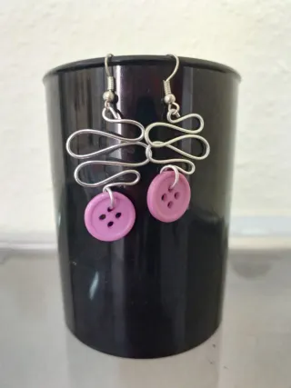 Pendientes con botón rosa y plateado