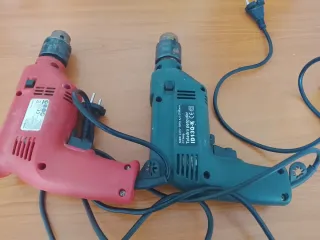 2 Taladros Eléctricos Funcionando