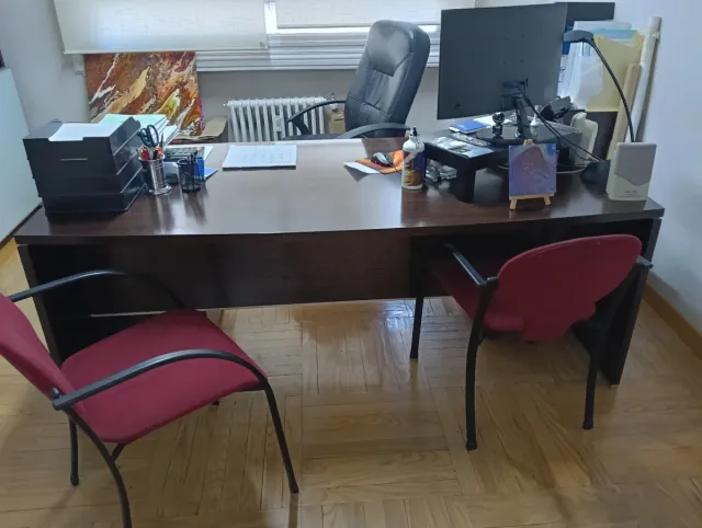 Mesa de despacho, cajonera, librería y mueble auxi