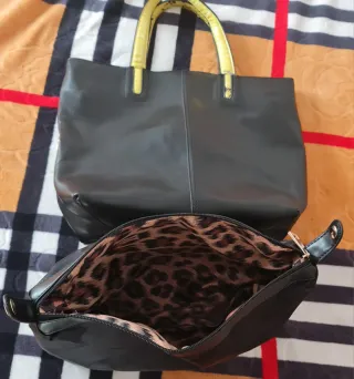 Bolso de piel negro y multicolor