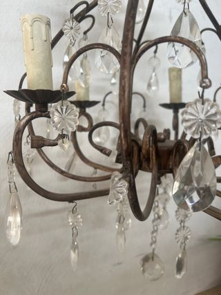 Lámpara de lágrimas de cristal y metal