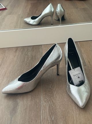 Zapatos de tacón Bershka plateados talla 40