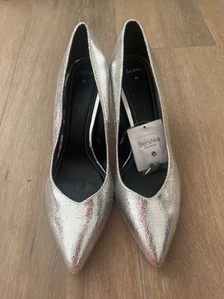 Zapatos de tacón Bershka plateados talla 40