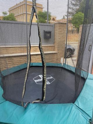 Cama elástica Decathlon en muy buen estado.