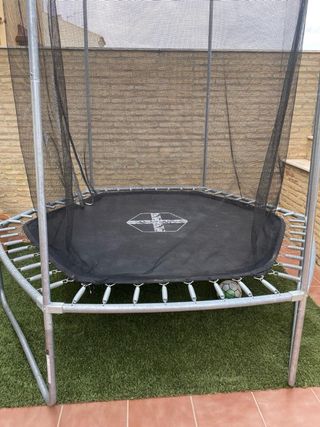 Cama elástica Decathlon en muy buen estado.