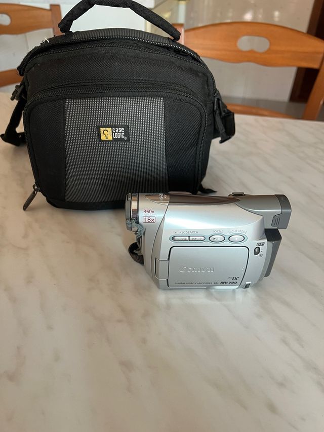 Videocamera Canon MV700