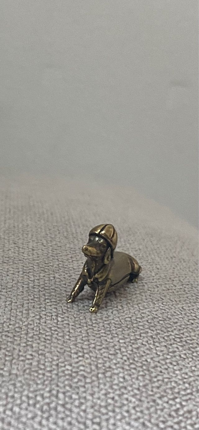 Figura latón perro salchicha Teckel
