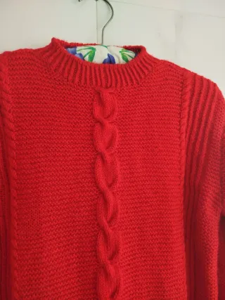 Jersey tejido a mano con trenzas