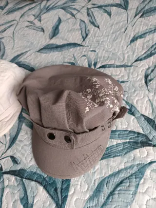 Set di 3 cappelli da donna 5€ 