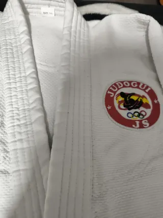 Kimono Judo Blanco con Cinturones