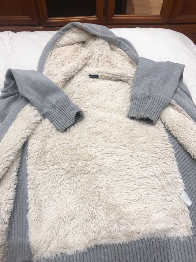 Chaqueta deportiva forrada gris