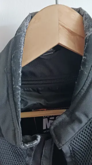 Chaqueta motera negra