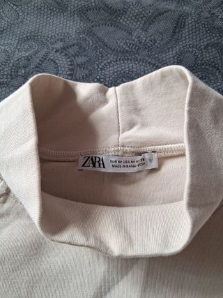 Sudadera corta beige cuello alto