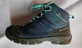 Botas senderismo Quechua azul y turquesa