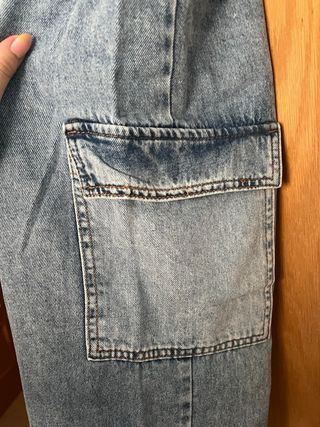 Pantalones cargo vaqueros Bershka