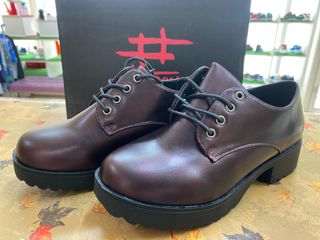 Zapatos burdeos, en talla 37