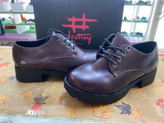 Zapatos burdeos, en talla 37