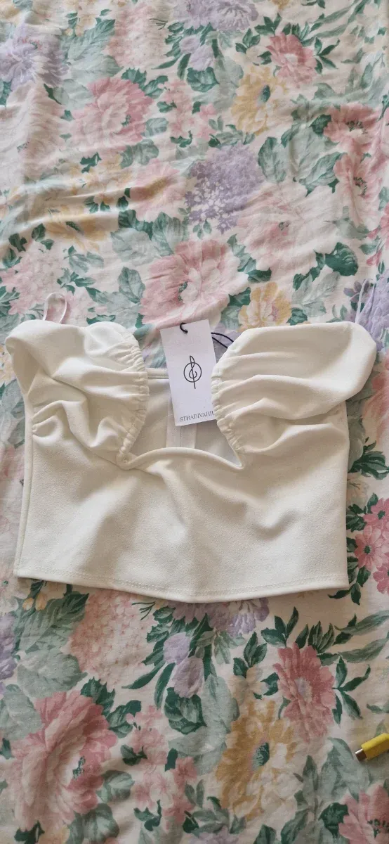 Top Stradivarius blanco