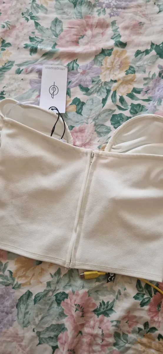 Top Stradivarius blanco