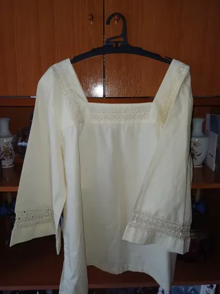 Blusa bordada beige talla única