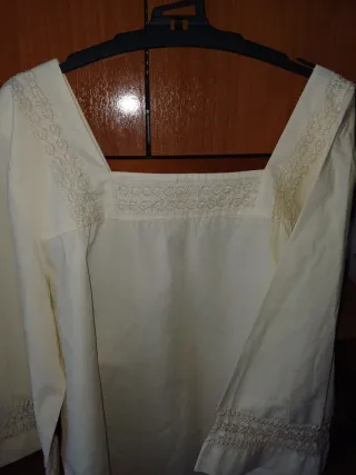 Blusa bordada beige talla única
