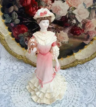 Statuina Coalport, Georgina