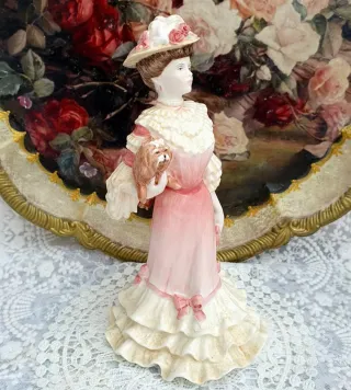 Statuina Coalport, Georgina