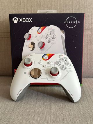 Mando Xbox Edición Starfield en su caja