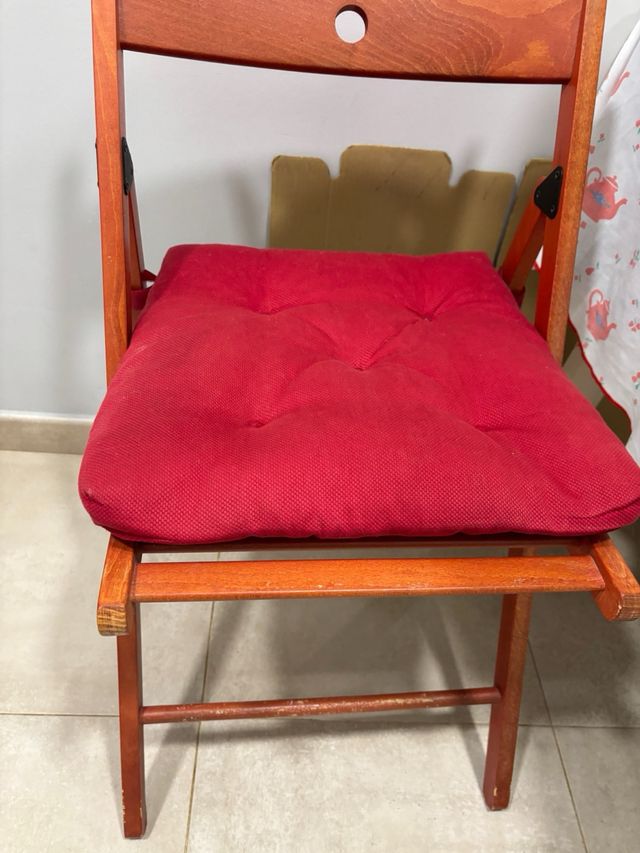 Sillas Ikea Madera + Cojines Rojos
