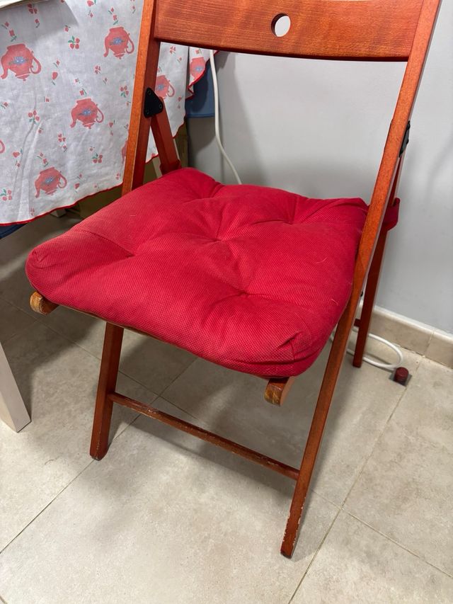 Sillas Ikea Madera + Cojines Rojos