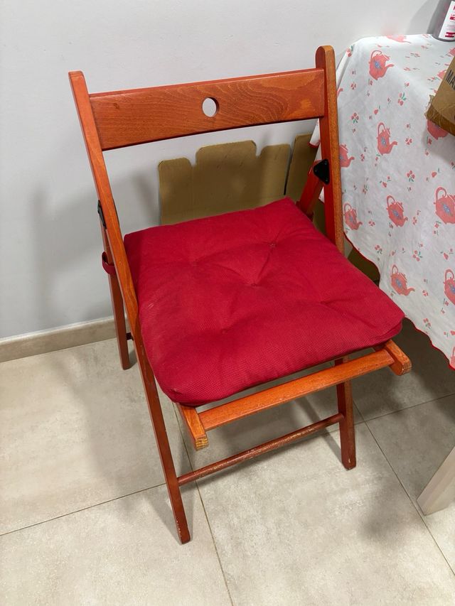 Sillas Ikea Madera + Cojines Rojos