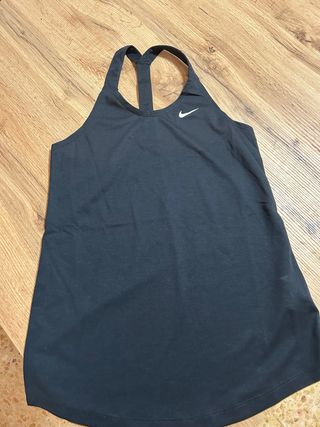Camiseta deportiva Nike negra