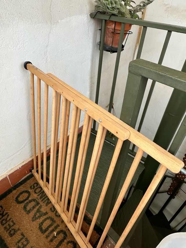 Barrera de protección madera ajustable