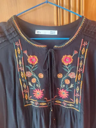 Blusa Sfera bordada negra