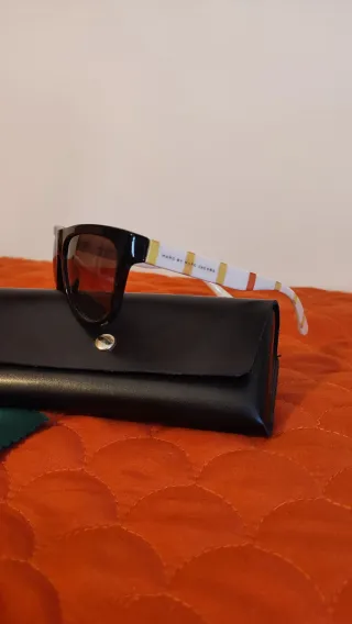 Gafas de sol vintage marrones y multicolor