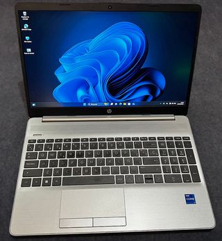 HP 250 G8 i7
