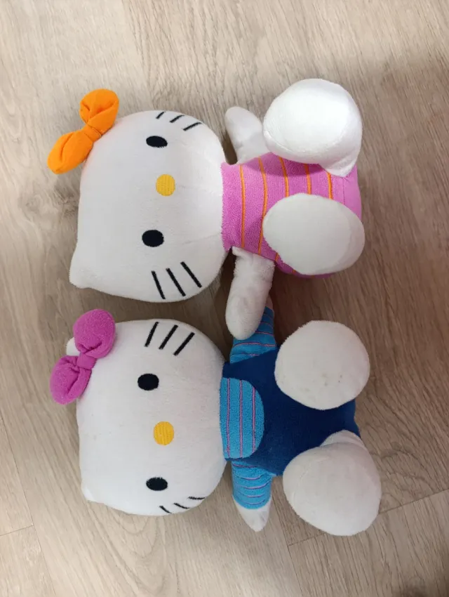 2 Peluches Hello Kitty