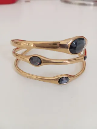 Pulsera rígida bañada en oro con cristales