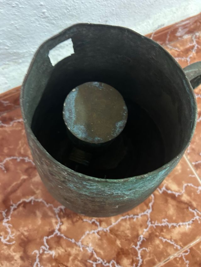 Medidor de vino antiguo de cobre