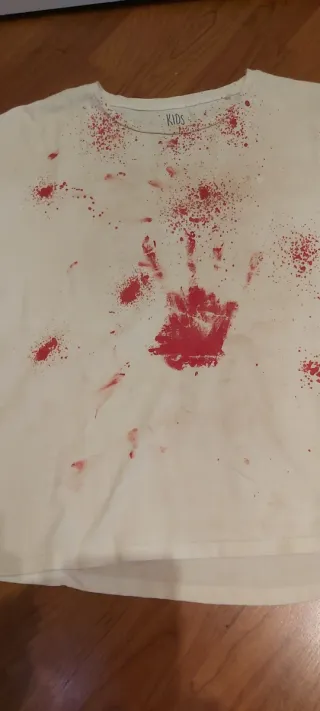 Camiseta Halloween + Capa Roja