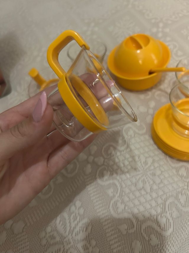 Juego de tazas de café con platillos