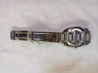 Reloj Duward esfera anaranjada y correa plateada