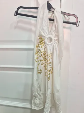 Blusa sin mangas con detalle dorado