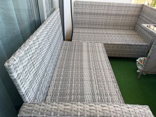 Mobili da terrazza in rattan grigio e bianco